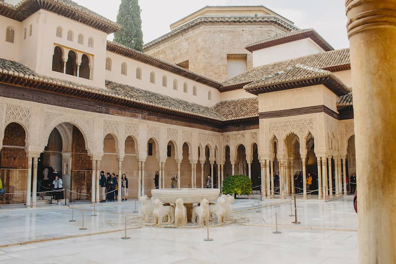 imagen de qué debes saber sobre el patio de los leones