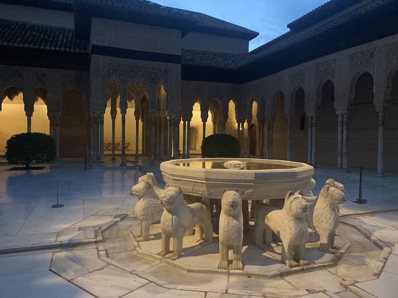 imagen de qué debes saber sobre el patio de los leones